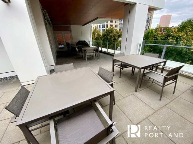 Metropolitan Outdoor Dining